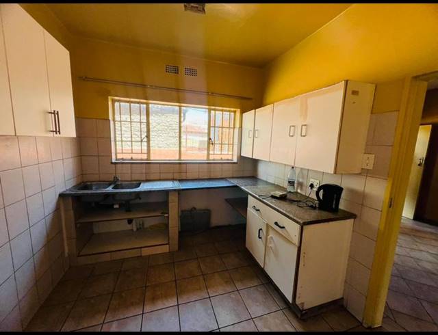 2 BEDROOM PROPERTY TO RENT IN FOREST HILL